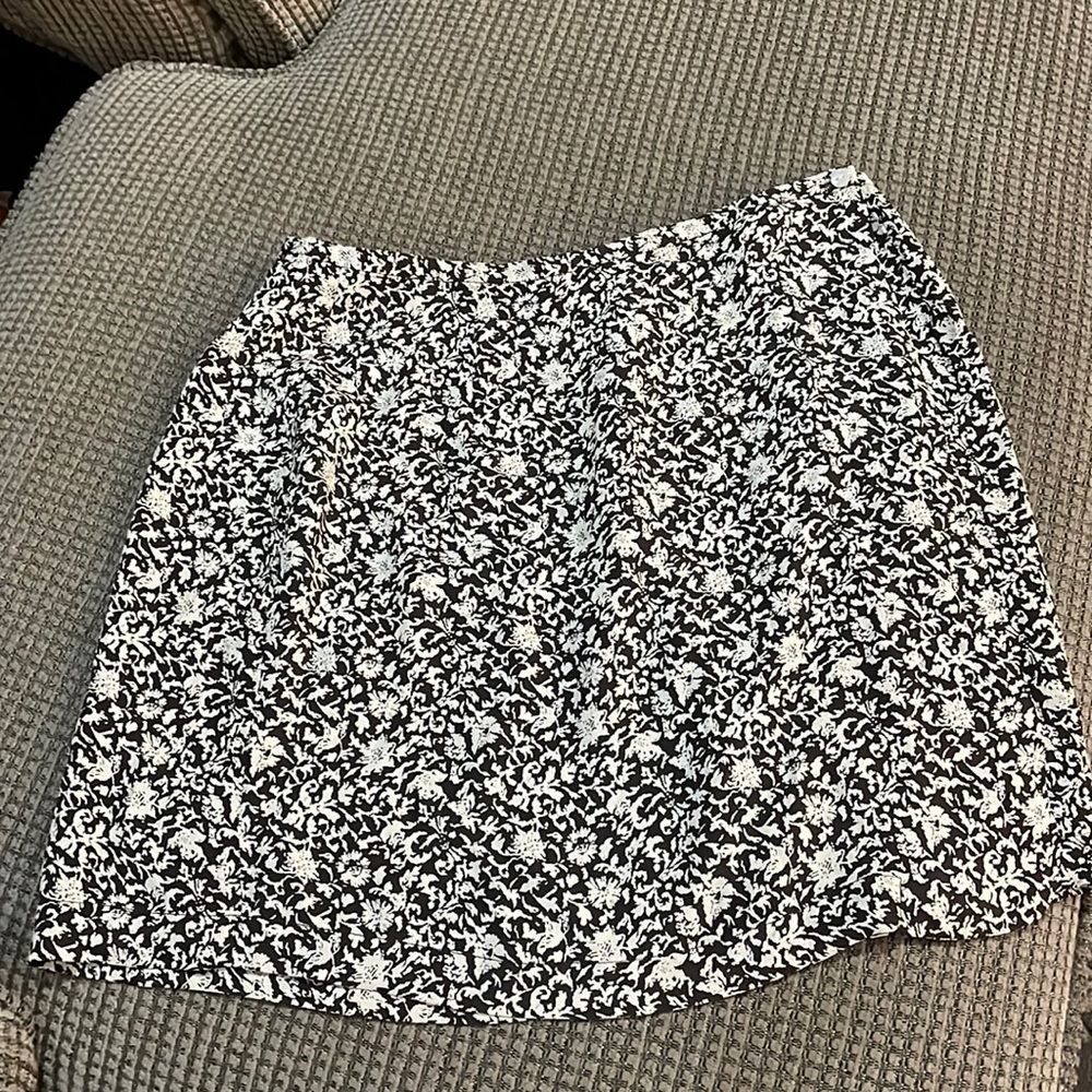 Gap short floral skirt (sz 12)